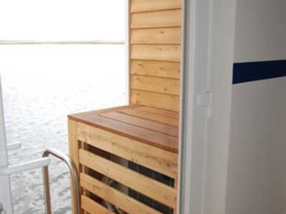 Floating House 4 Oie with fireplace and pet - 01. Floating Houses (95 m²) with Docked boat in Mecklenburg-Vorpommern, Germany