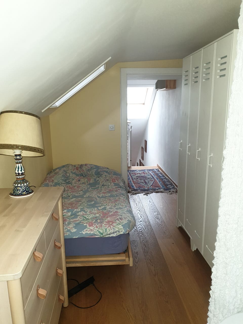 Bedroom n°2, with single bed and private bathroom