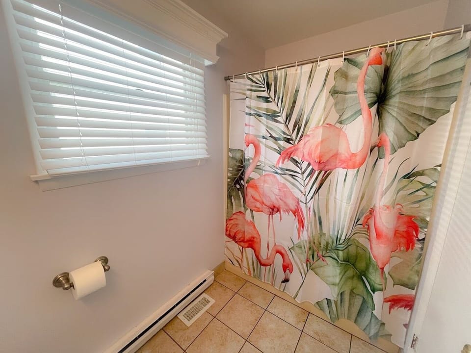 downstairs bath (tub)