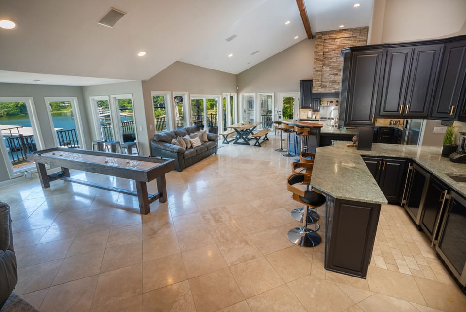 MAIN HOME - Plenty of space for everyone to hang out together!