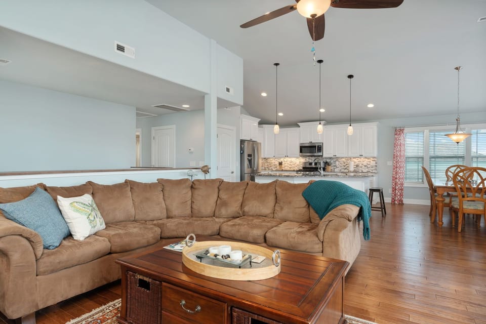 Living Area - 2nd Level Sout