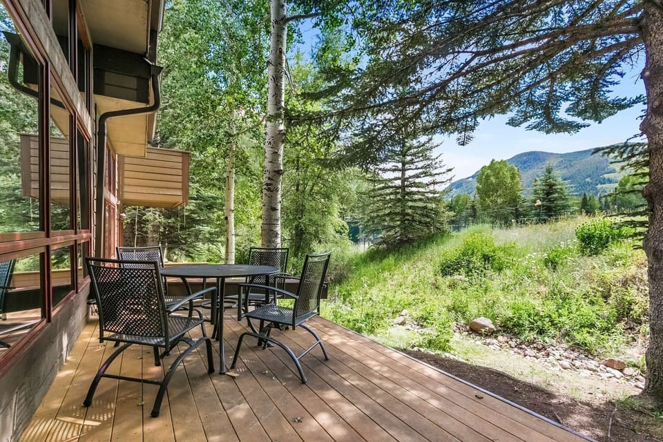Enjoy outdoor seating for 4, beautiful views surround you.