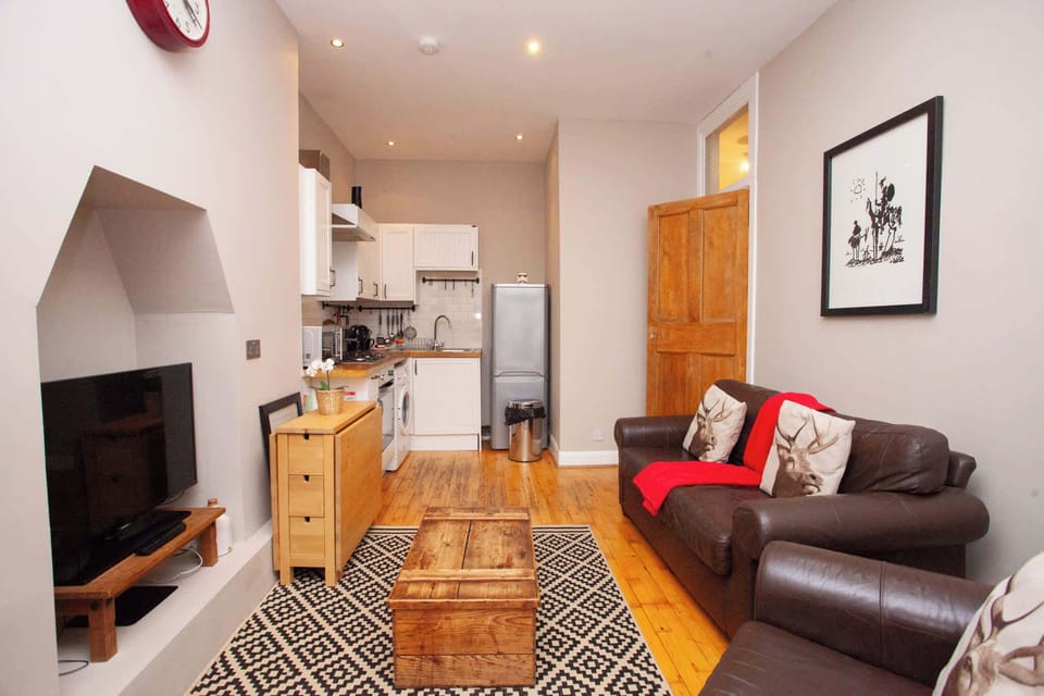 Open plan kitchen and lounge area