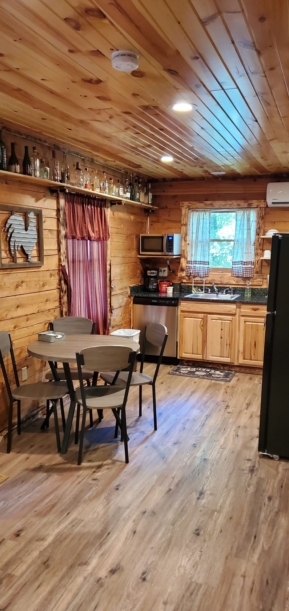 Dining room/kitchen