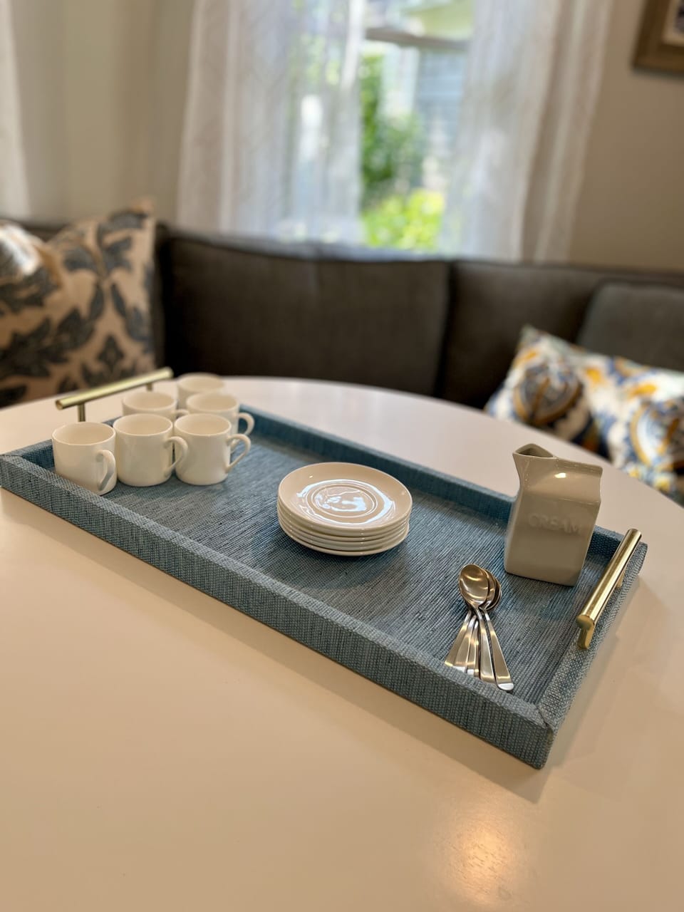 The cozy kitchen nook , perfect for espresso, tea, morning conversation or wine 