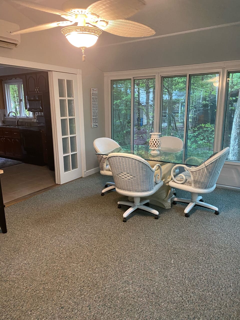 Sunroom
Dining area