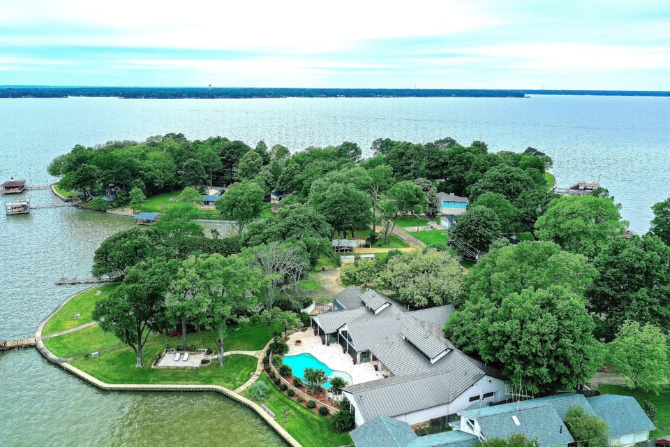 Islandesque, few cars, great neighbors