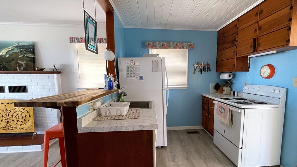 Kitchen equipped w/ refrigerator w/ ice maker & all the necessities & more!