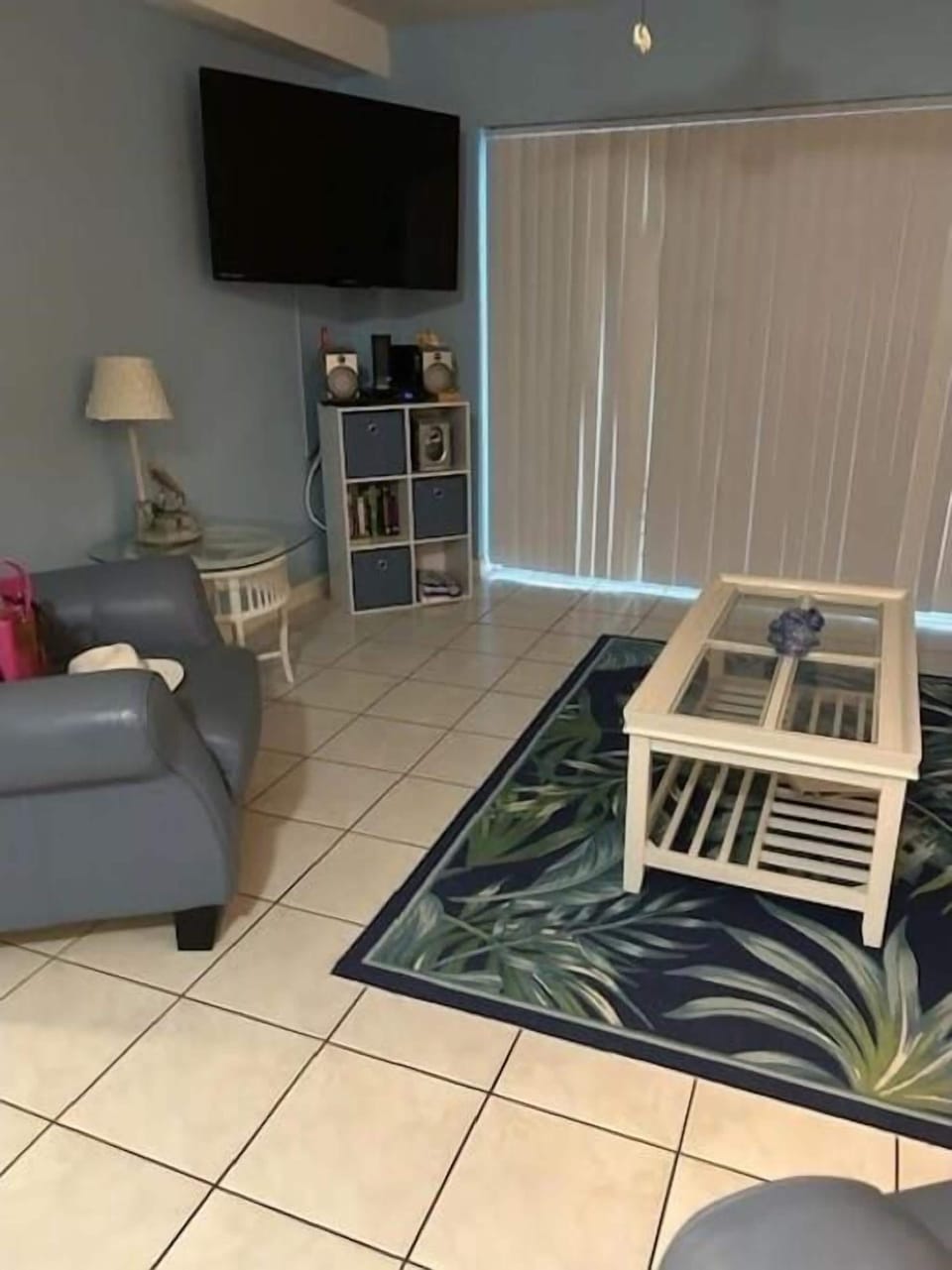 Living rom that leads to wooded area