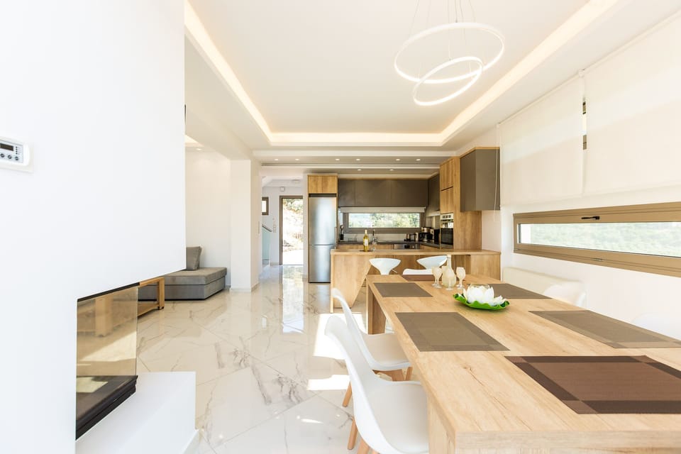 An aspect of the amazing kitchen & indoor dinning area.