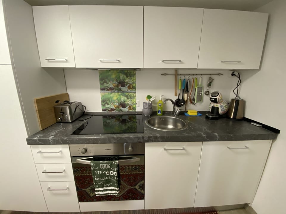 kitchen with dishwasher. In the adjoining room there's a washer-dryer.