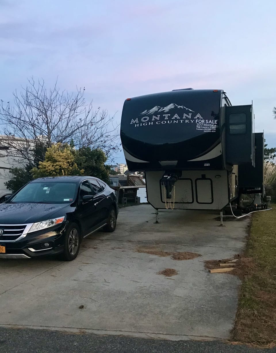 This RV is not on the lot. It's an empty lot. Pic here is shown to indicate size