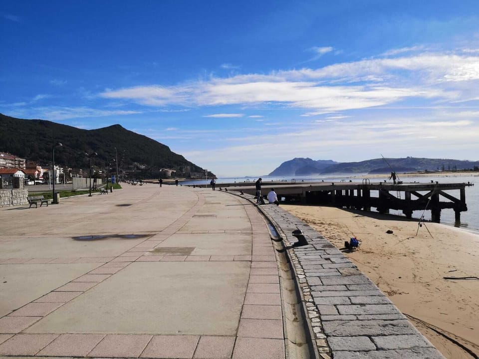 Apartment on the Santoña promenade, a few meters from the port and beach. WIFI  Apartment in Santoña