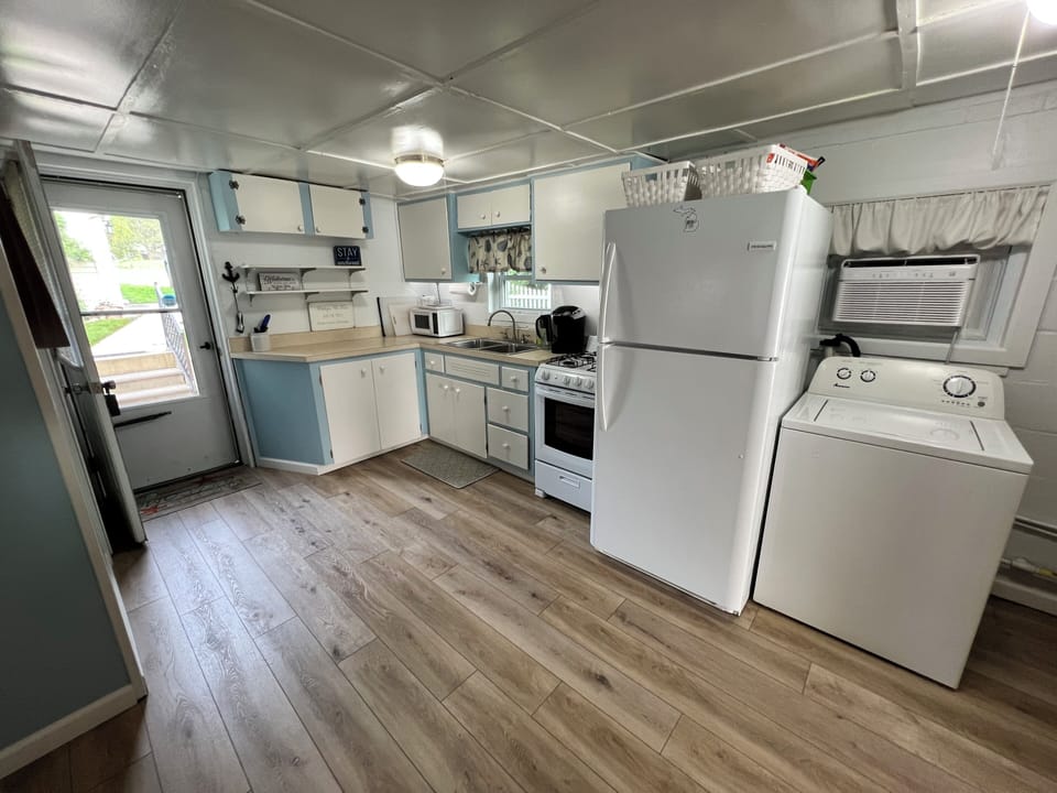 Full kitchen with washer. (No dryer, but drying lines outside in back yard)