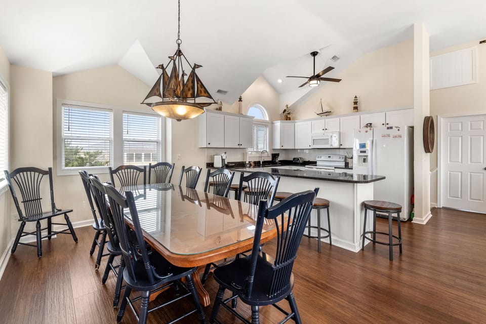 OSE04: Carolina Moon | Top Level Dining Area