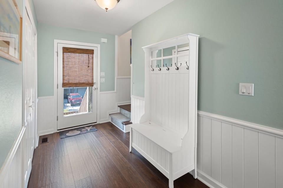 OSE04: Carolina Moon | Mid Level Foyer