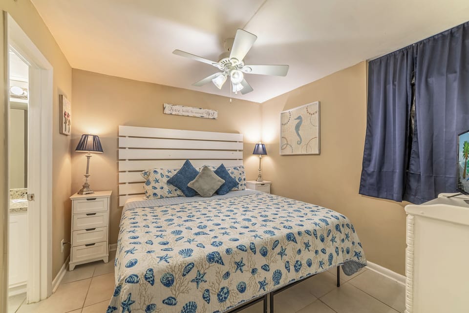 Bedroom ceiling fan to keep you cool