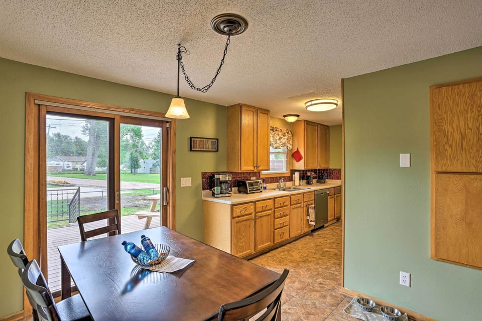 Dining Area | Dishware/Flatware