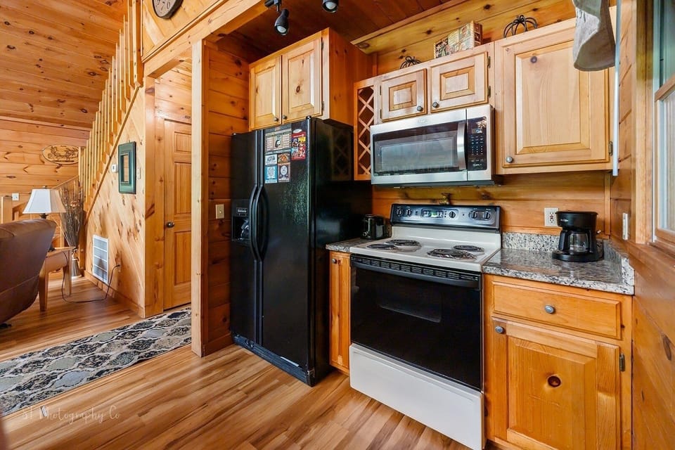 Indoors, Hardwood, Stained Wood, Microwave, Oven