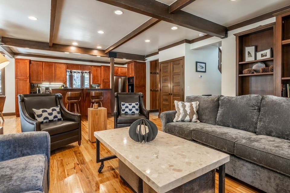 Living Room - 4