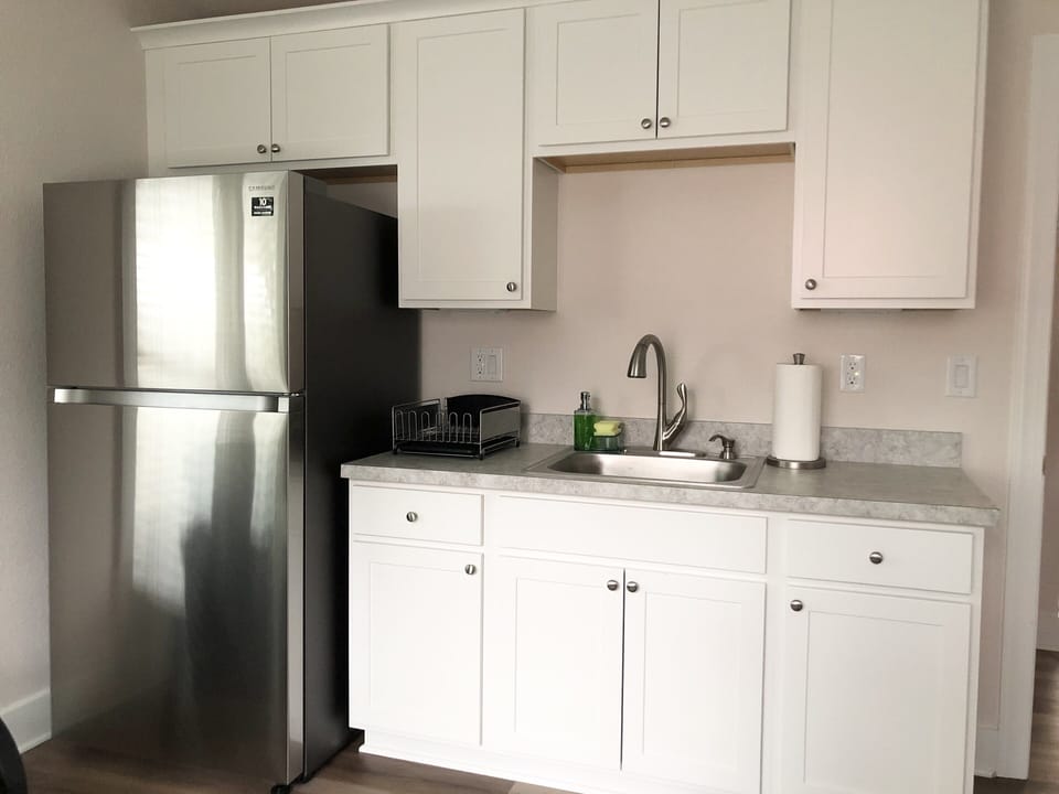 Downstairs Kitchenette 