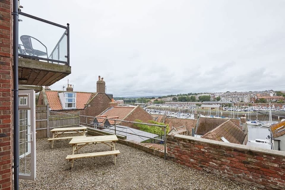 Harbour View House, Whitby - Host & Stay