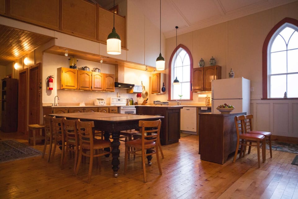 Kitchen & Dining Area