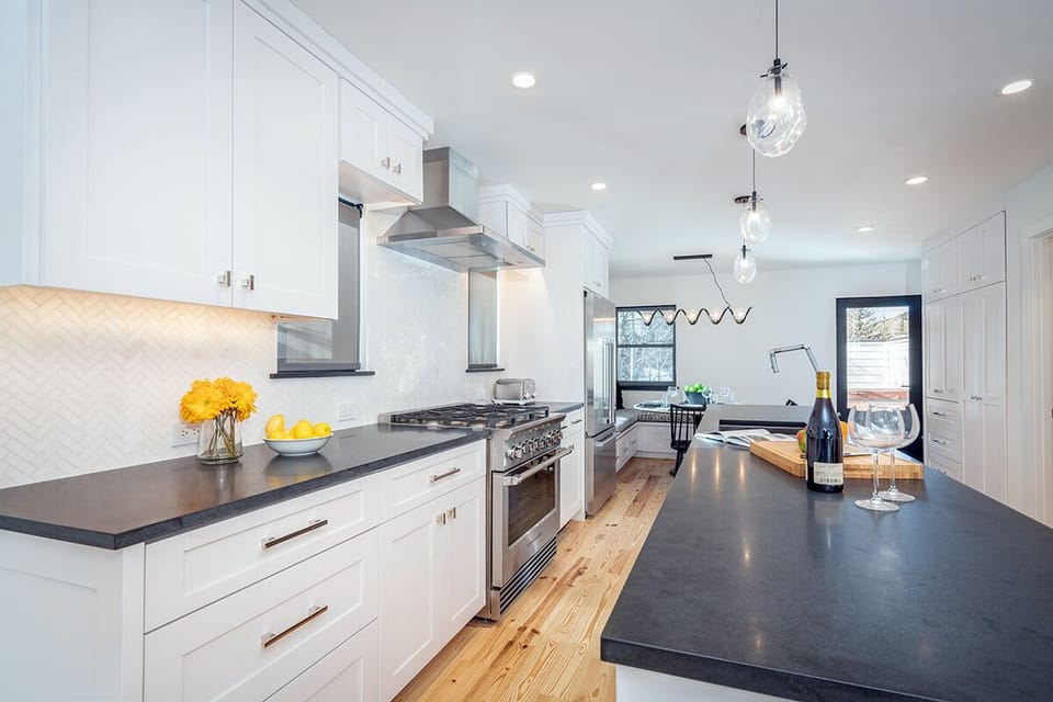7-Telluride-Telluride_s-Peak-Kitchen-LR.jpg