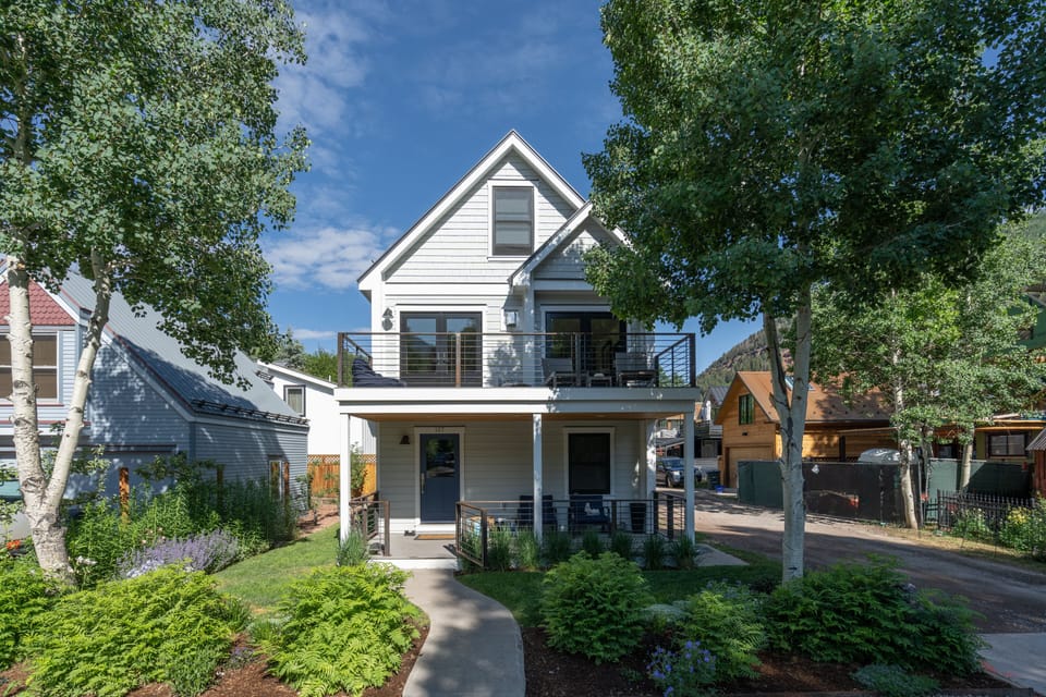 1.1-Telluride-Telluride_s-Peak-Exterior-LR.jpg
