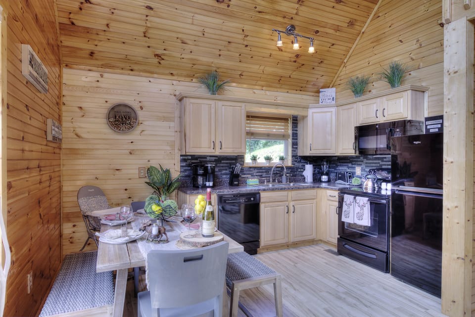 Fully equipped kitchen with regular coffee maker and Keurig