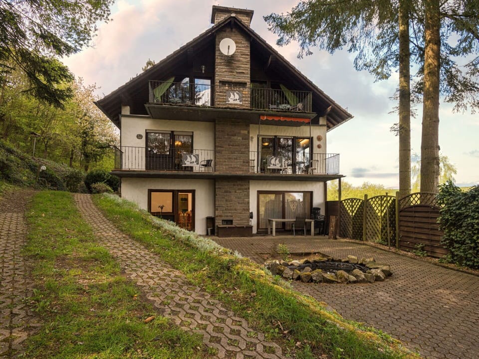 Plant, Cloud, Sky, Building, Window, Tree, House, Cottage, Wood, Land Lot