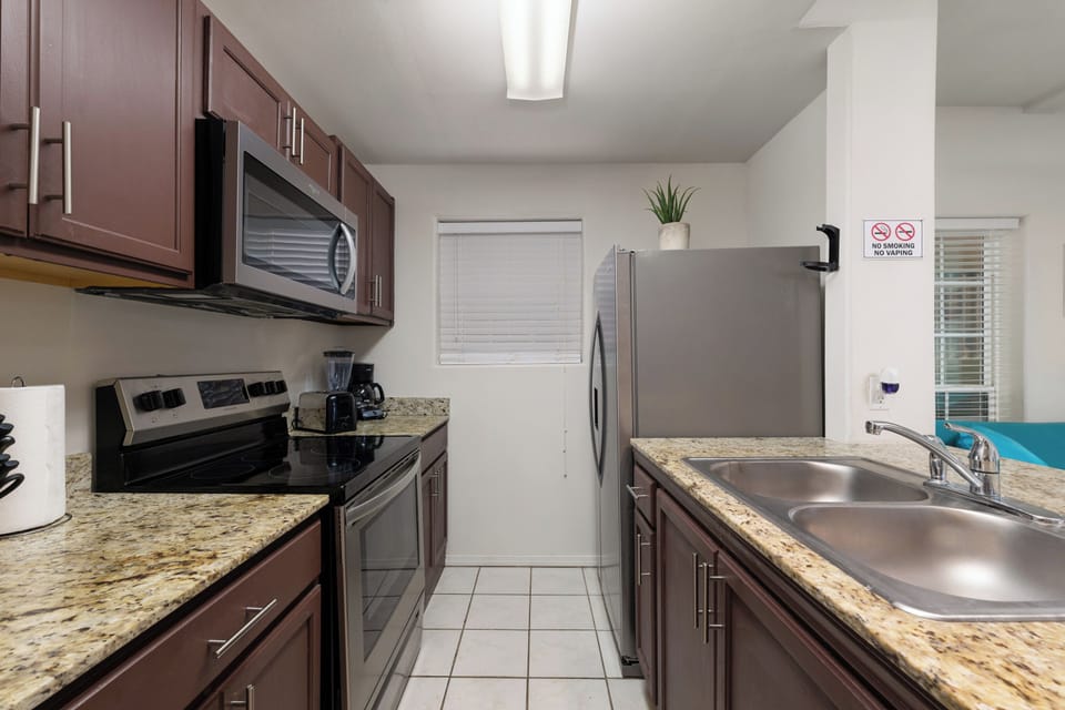 Full Kitchen with all the basics!