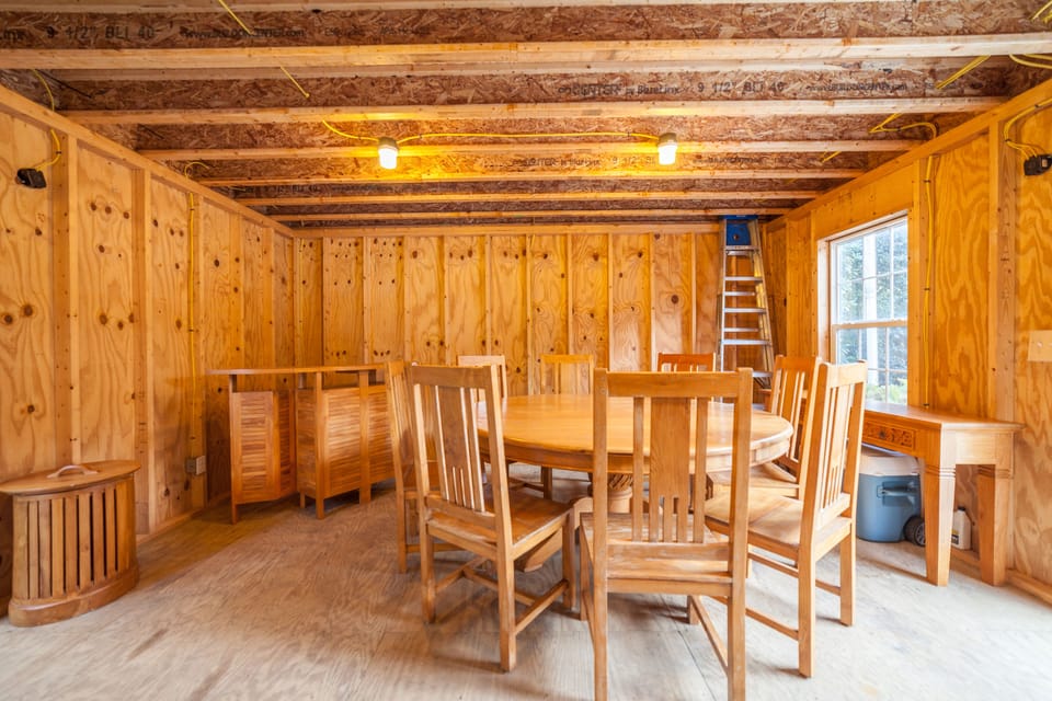 Party Barn 1st Floor - Plenty of Seating, Bar, Doors to Backyard / Frontyard 