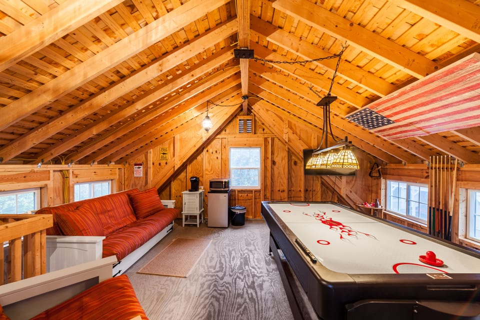 Pool House Lounge