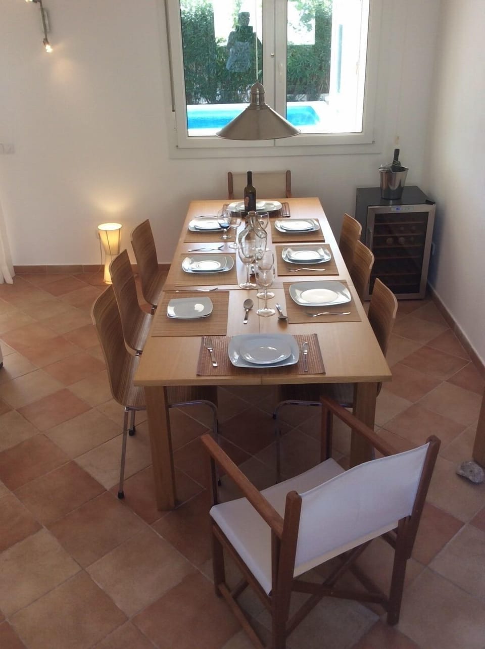 Dining for 8 people.