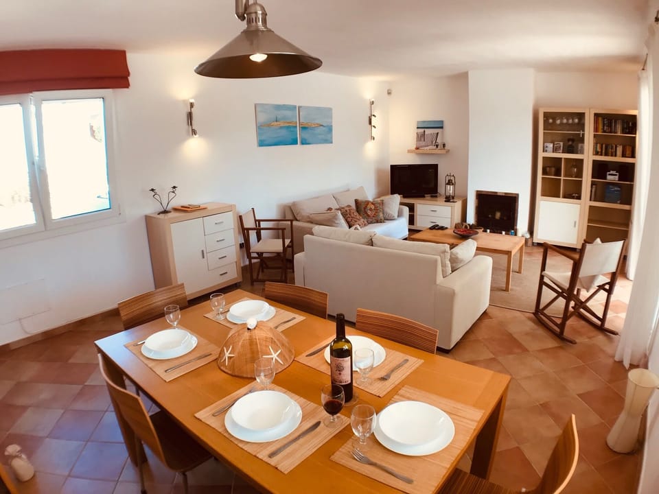 Spacious lounge/dining.