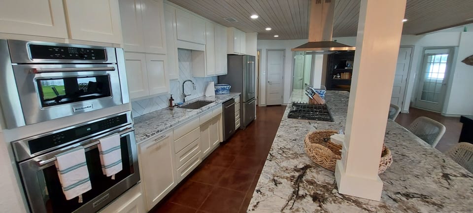 Brand new kitchen - double ovens, huge island