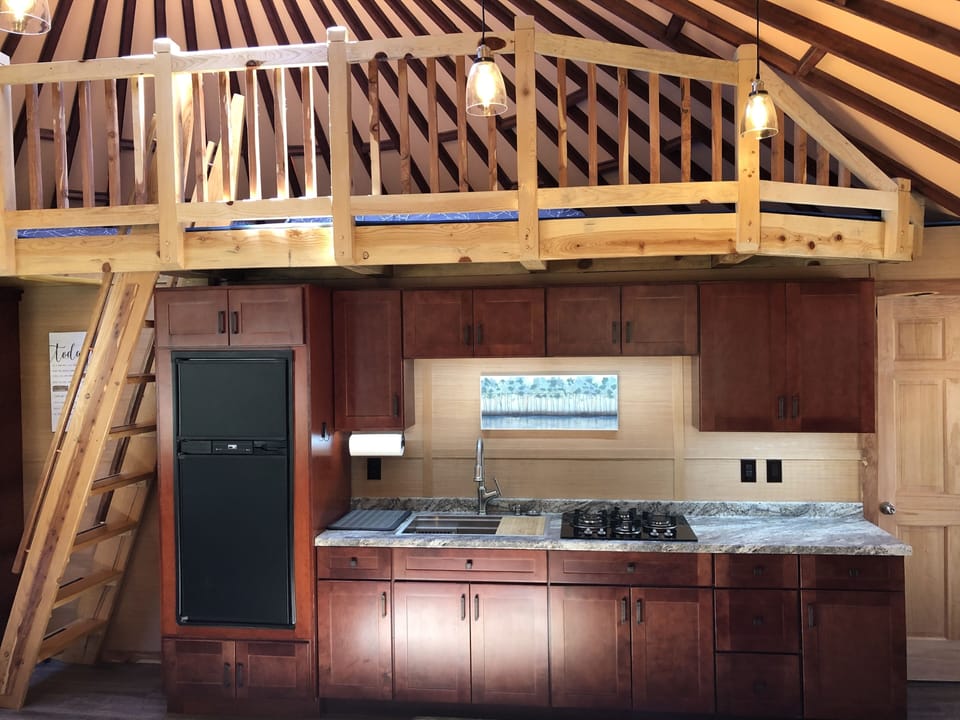 Full kitchen