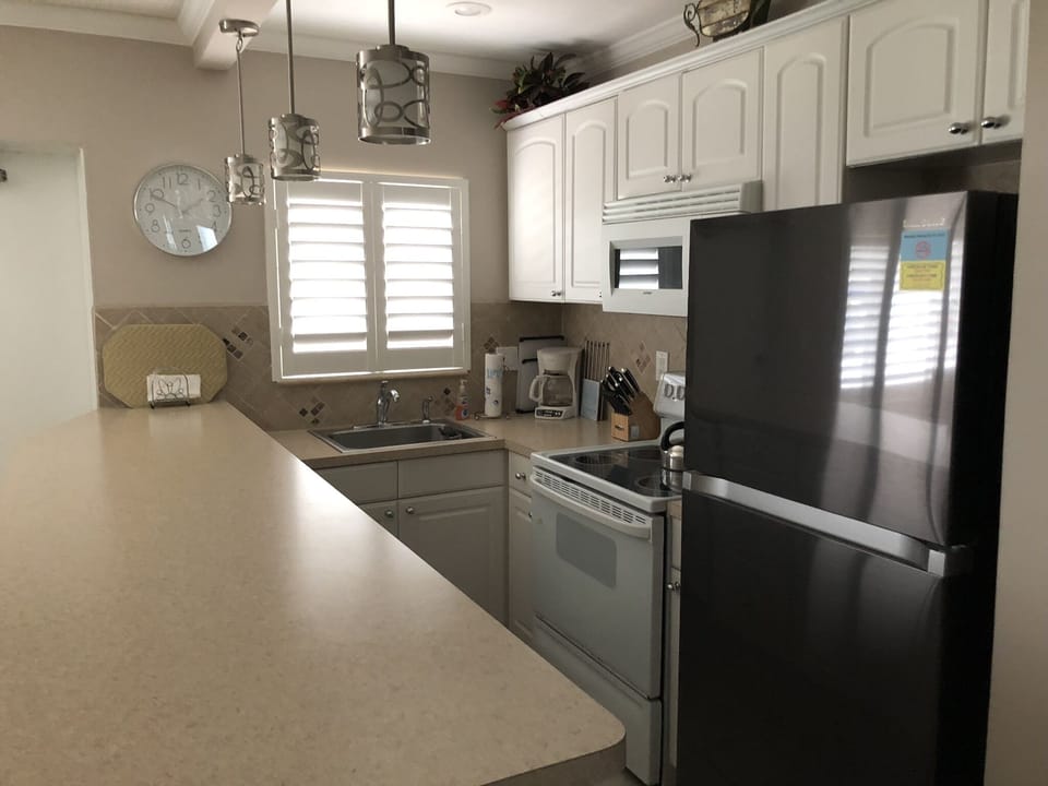 Full kitchen