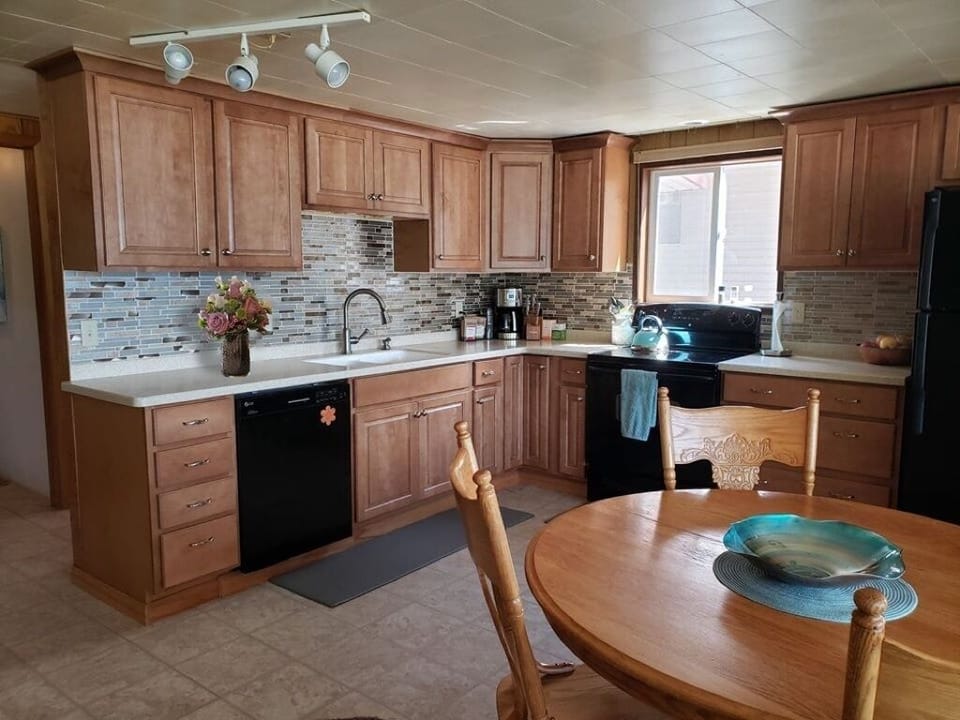 Spacious family kitchen with everything you could need.