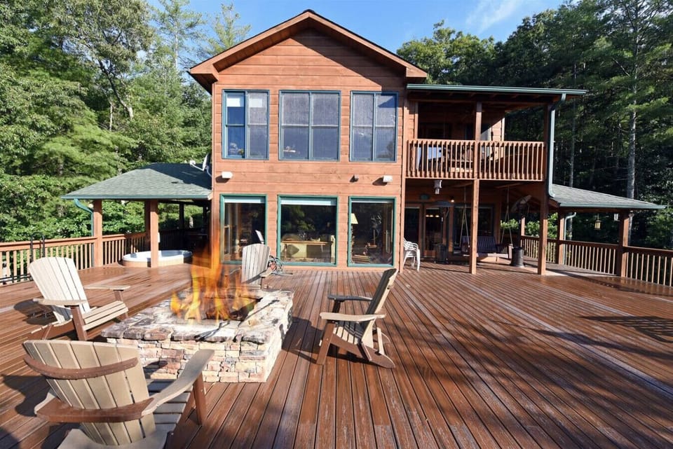 Suches Cabin Rental with Hot tub, Wifi and custom outdoor fire pit