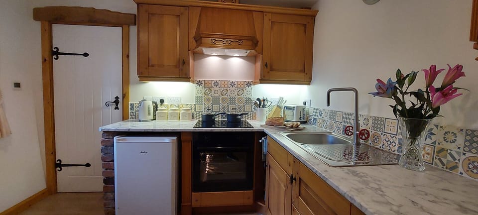 Fully equipped with pots, pans & everything you'd need for your stay