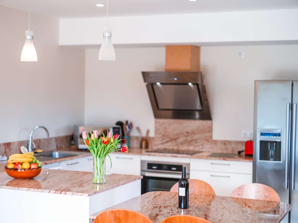Kitchen + dining area