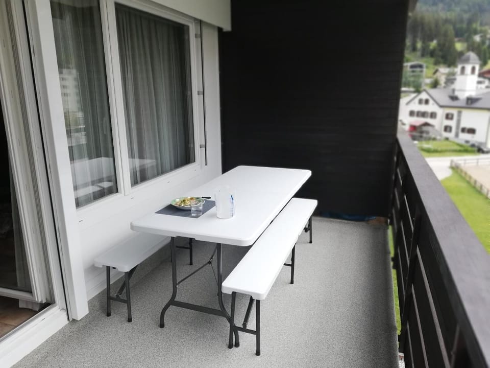 BALCONY - 8 sq m - Dining table for 6 people