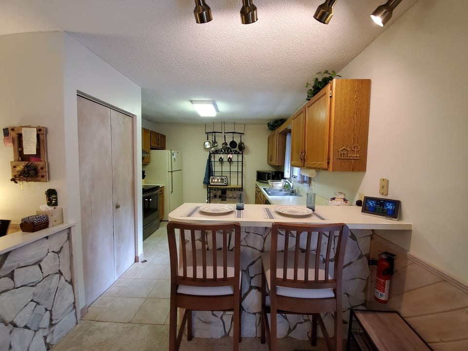 Full kitchen 