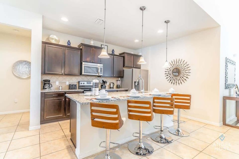 A fabulous breakfast bar with seating, perfect for casual meals or morning coffee.