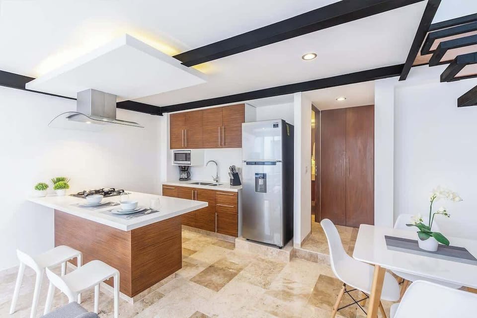Gorgeous kitchen and dining area. Great for healthy home-cooked meals.