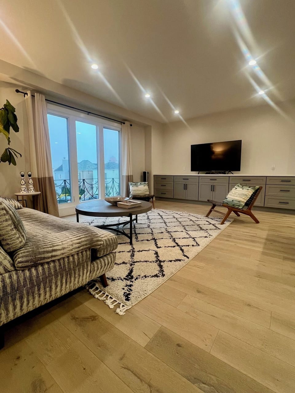 Living room
