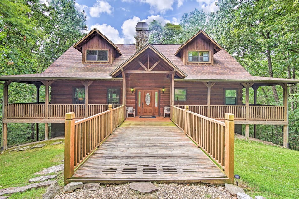 Cabin Exterior | Step-Free Entry
