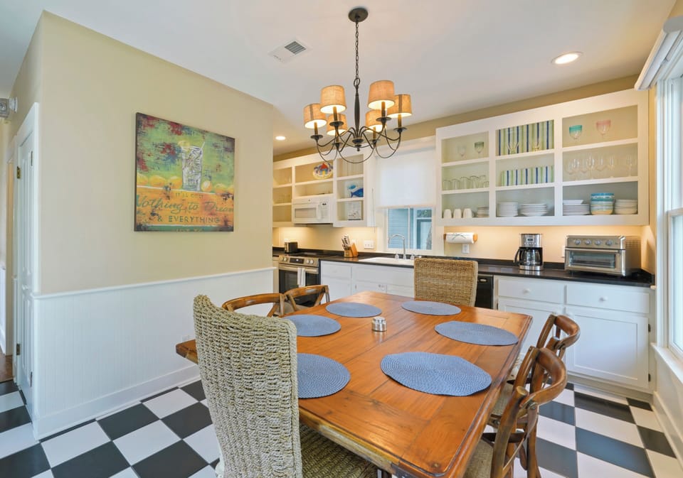 FULLY EQUIPPED KITCHEN ON MAIN LEVEL W DINING FOR 4